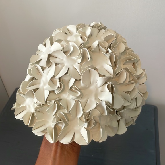 White Retro Petal Flower Rubber Swim Cap - Picture 9 of 11